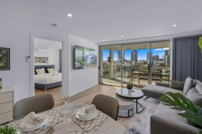 CBD Modern 3Bed Panoramic River View, 2Cars and Pool